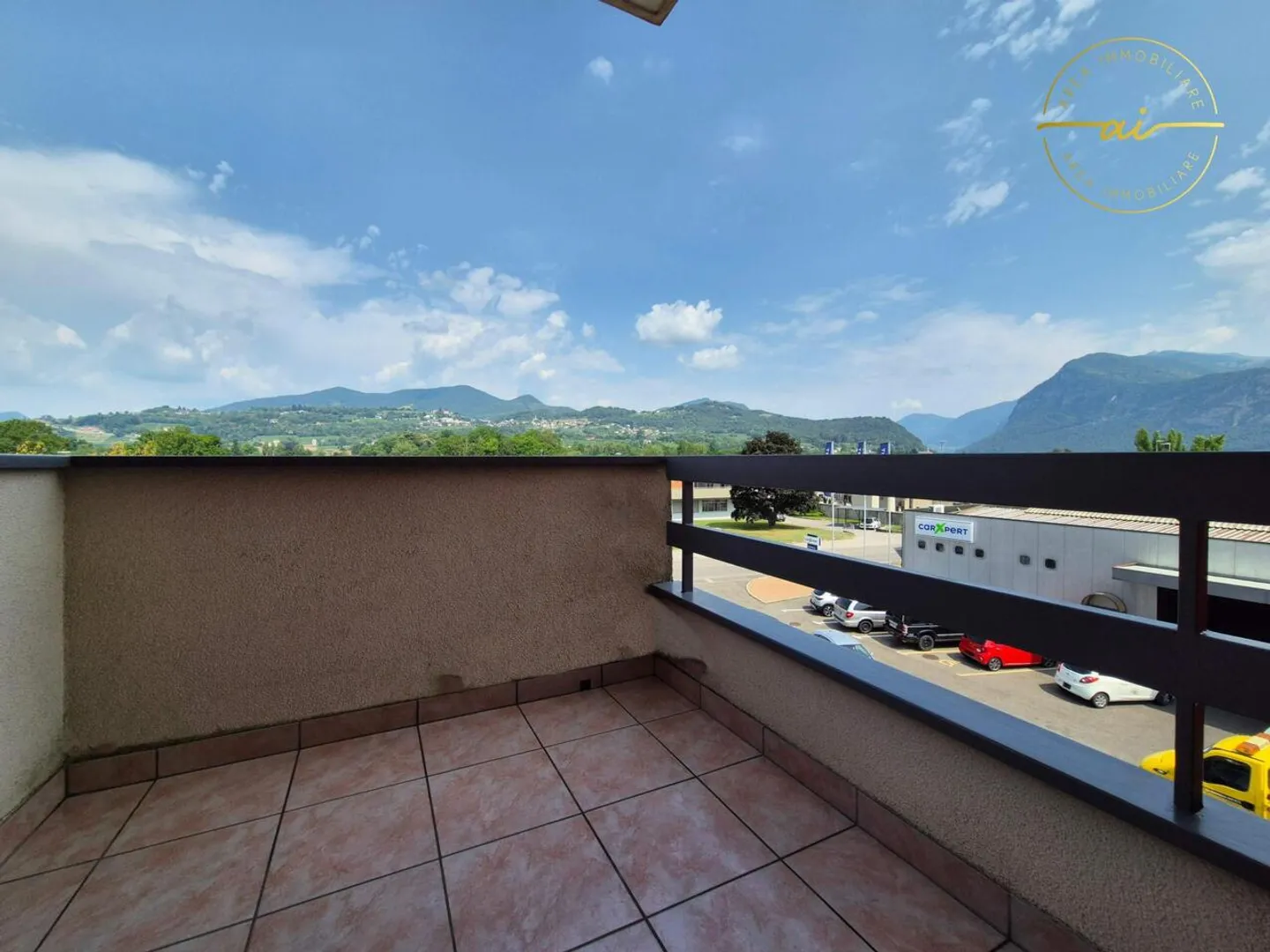 APPARTAMENTO 3.5 LOCALI CON DUE BALCONI E VISTA APERTA - Foto 6 di 9