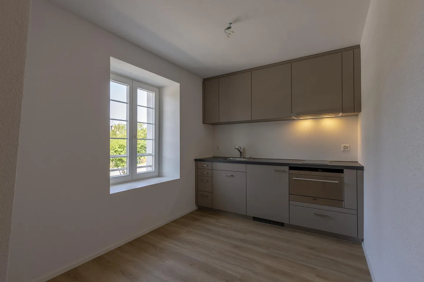 Espace commercial moderne dans un emplacement de choix pour bureau/pratique/atelier - Photo 5 sur 11