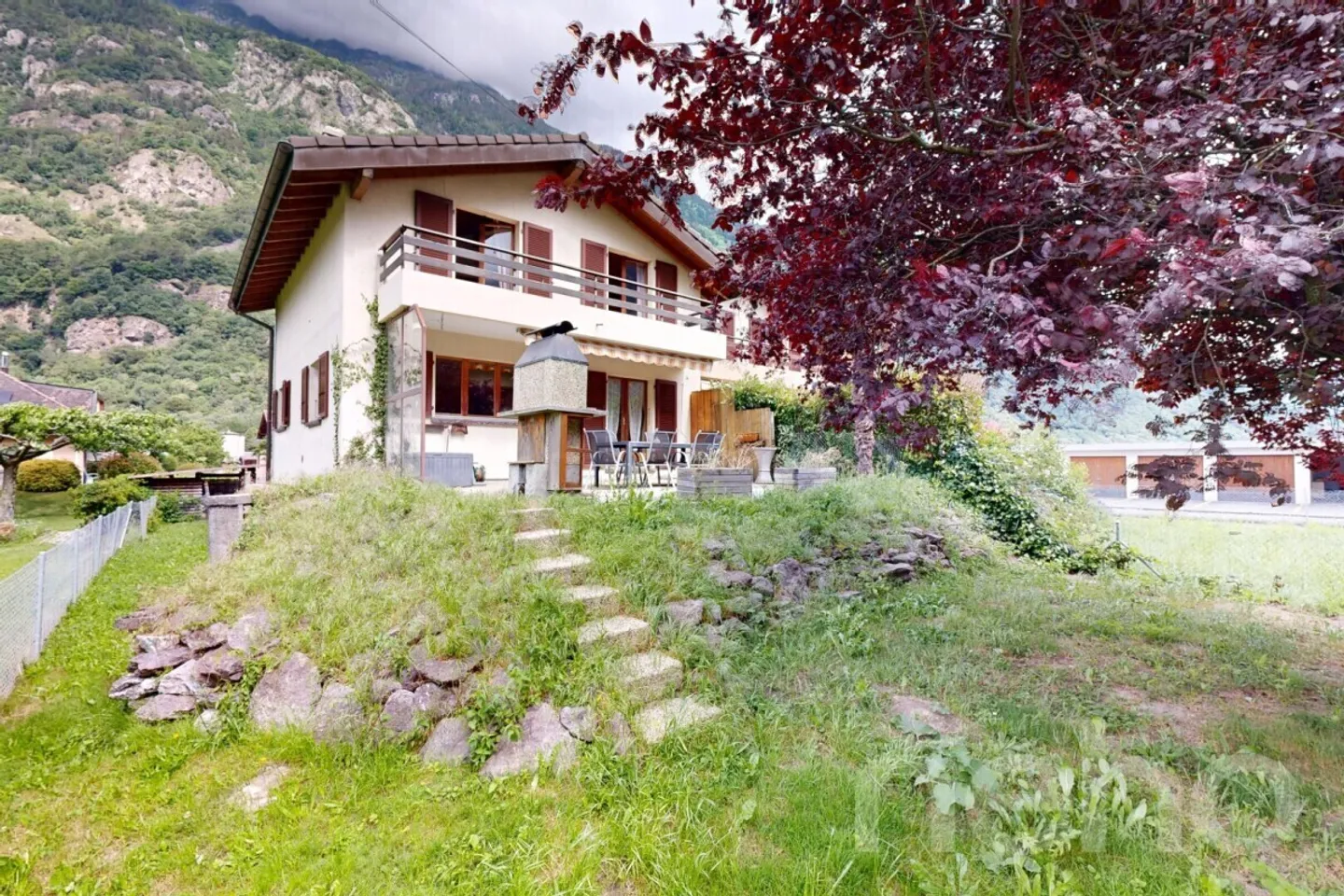 Reihenhaus in ruhiger Lage mit Terrasse und Garage - Foto 1 von 12