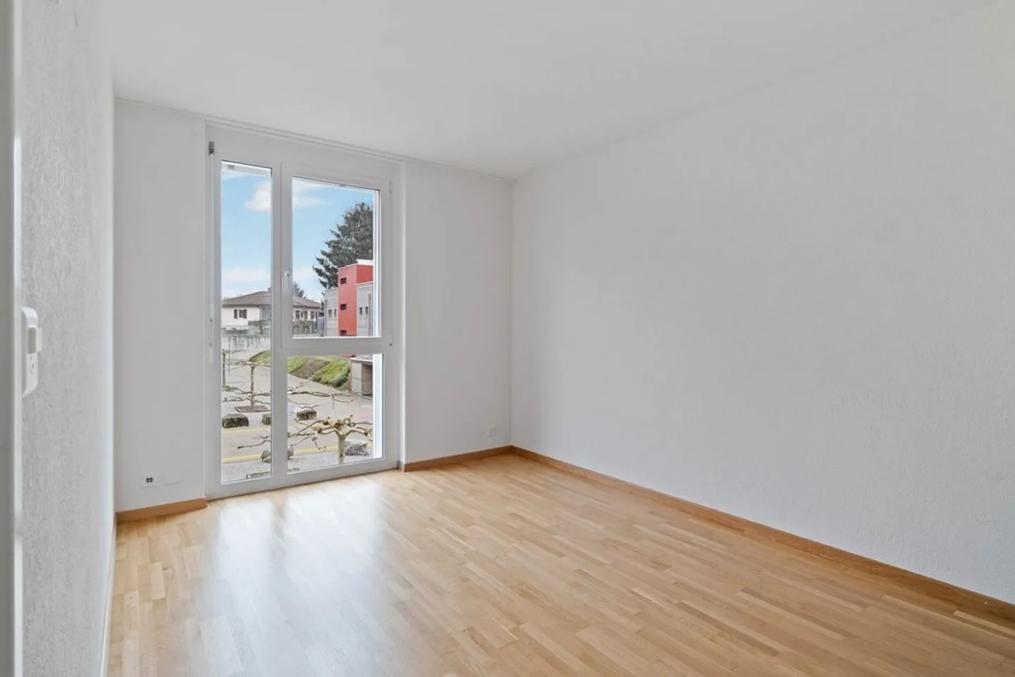 Moderne Wohnung mit sonnigem Balkon - Foto 3 von 7