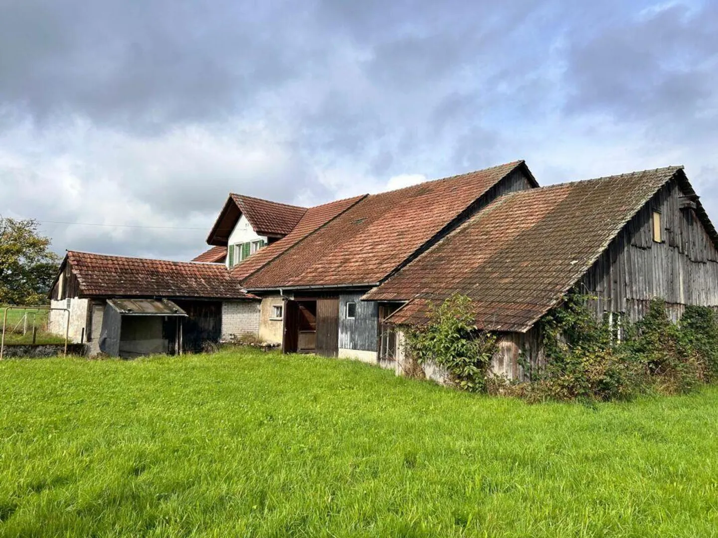 Detached house with endless possibilities, suitable for private... - Photo 2 of 9