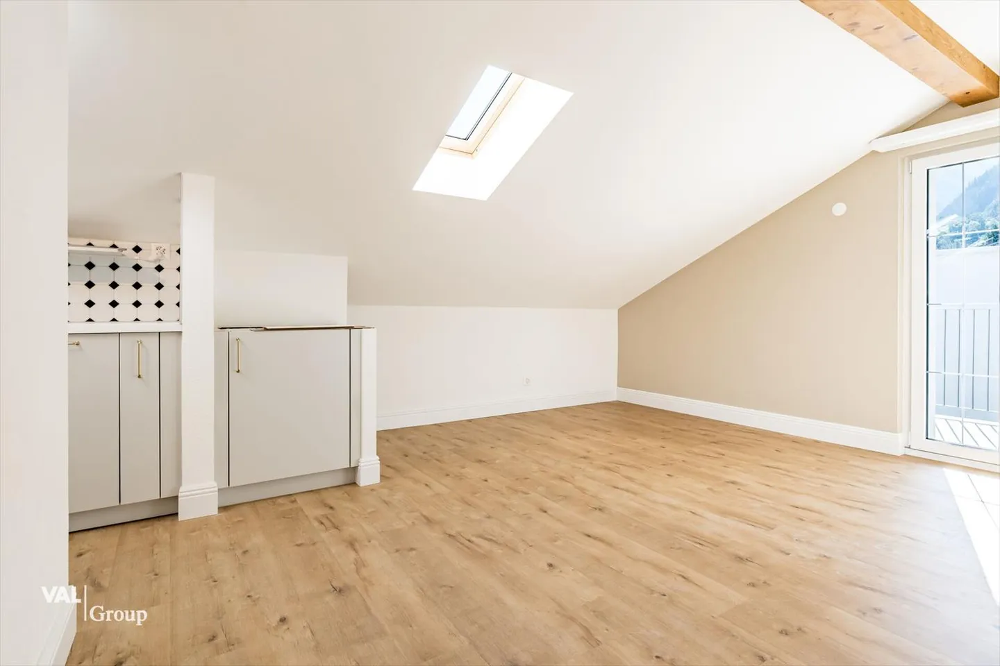 2.5 Room Apartment Renovated - Attic - Photo 3 of 13