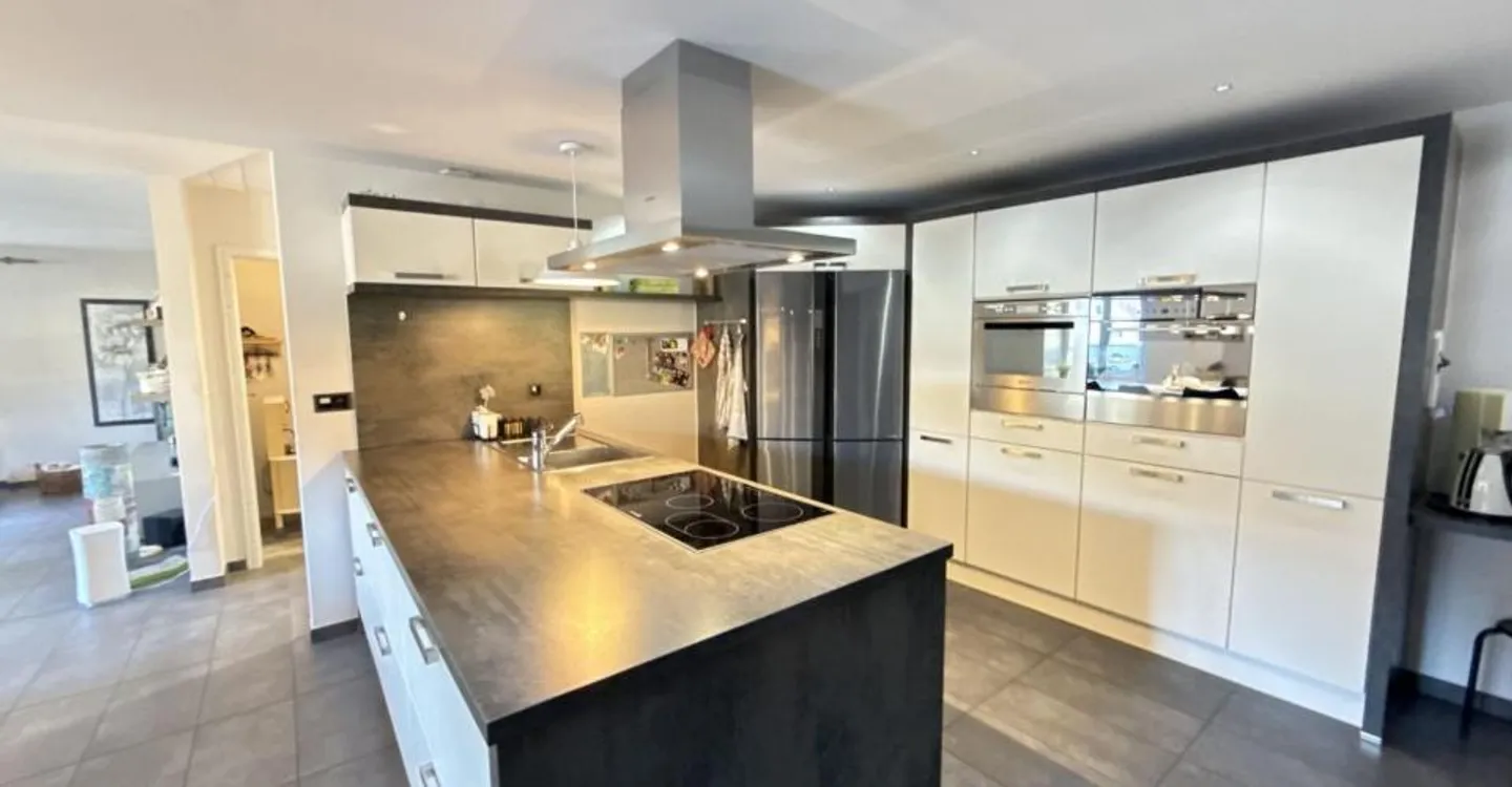 Exclusive Duplex Apartment - Photo 3 of 12
