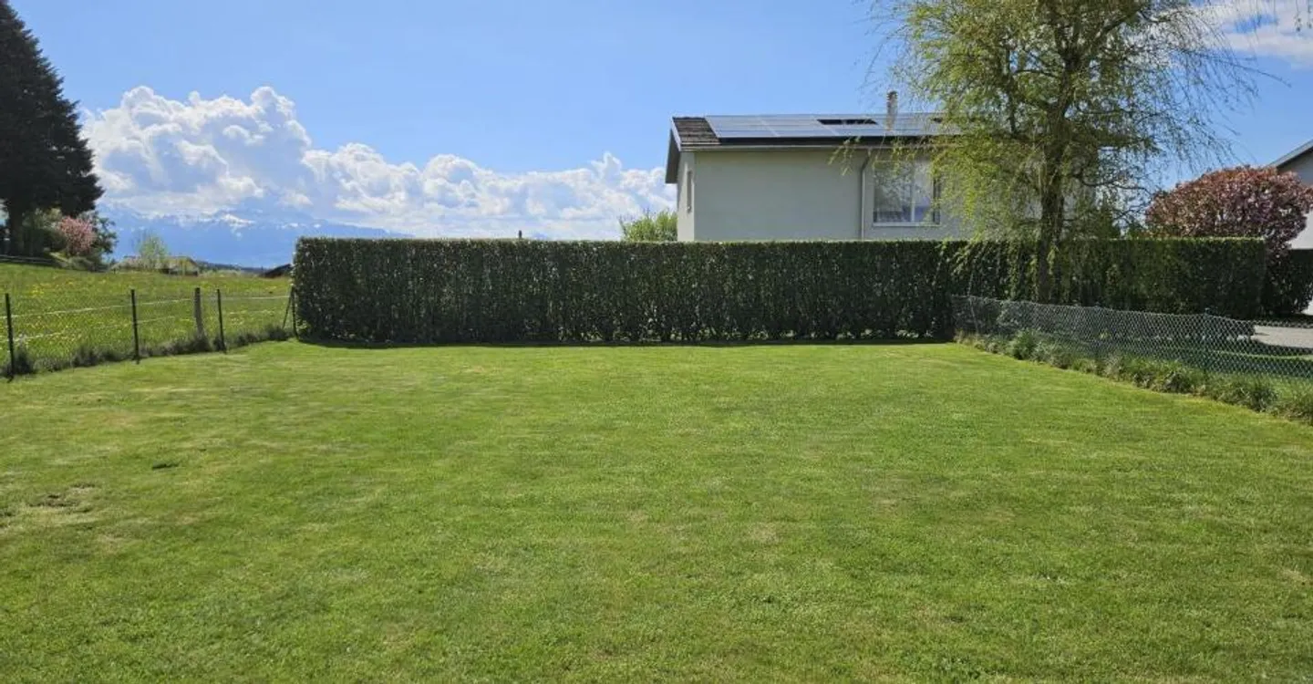 Spacious Villa in Savigny - Photo 2 of 13