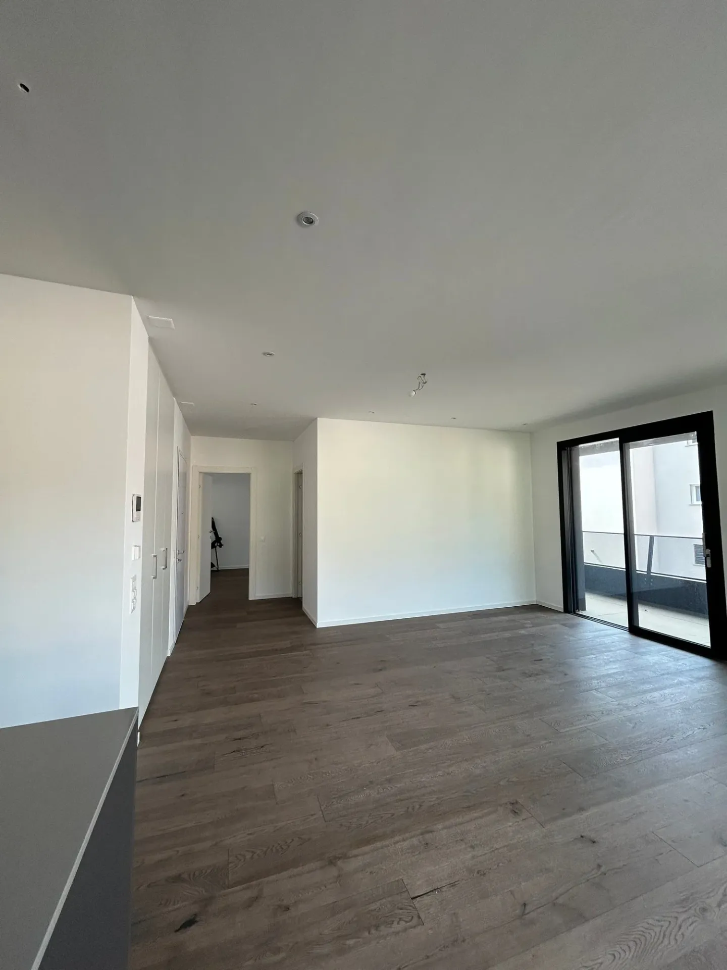 CANOBBIO - MODERN 2.5-ROOM APARTMENT FOR SALE - Photo 2 of 7