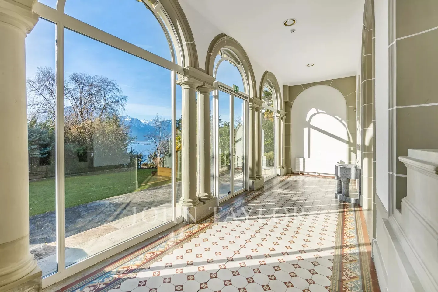 Magnifica proprietà al riparo da sguardi indiscreti - Foto 3 di 14