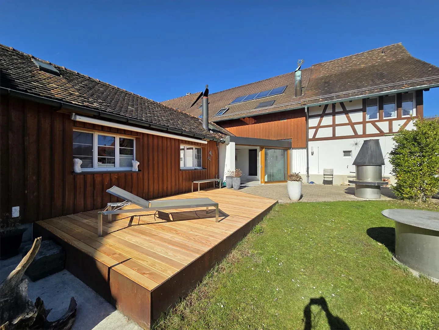 Unique 3-room loft apartment with winter garden & garden - Photo 1 of 11