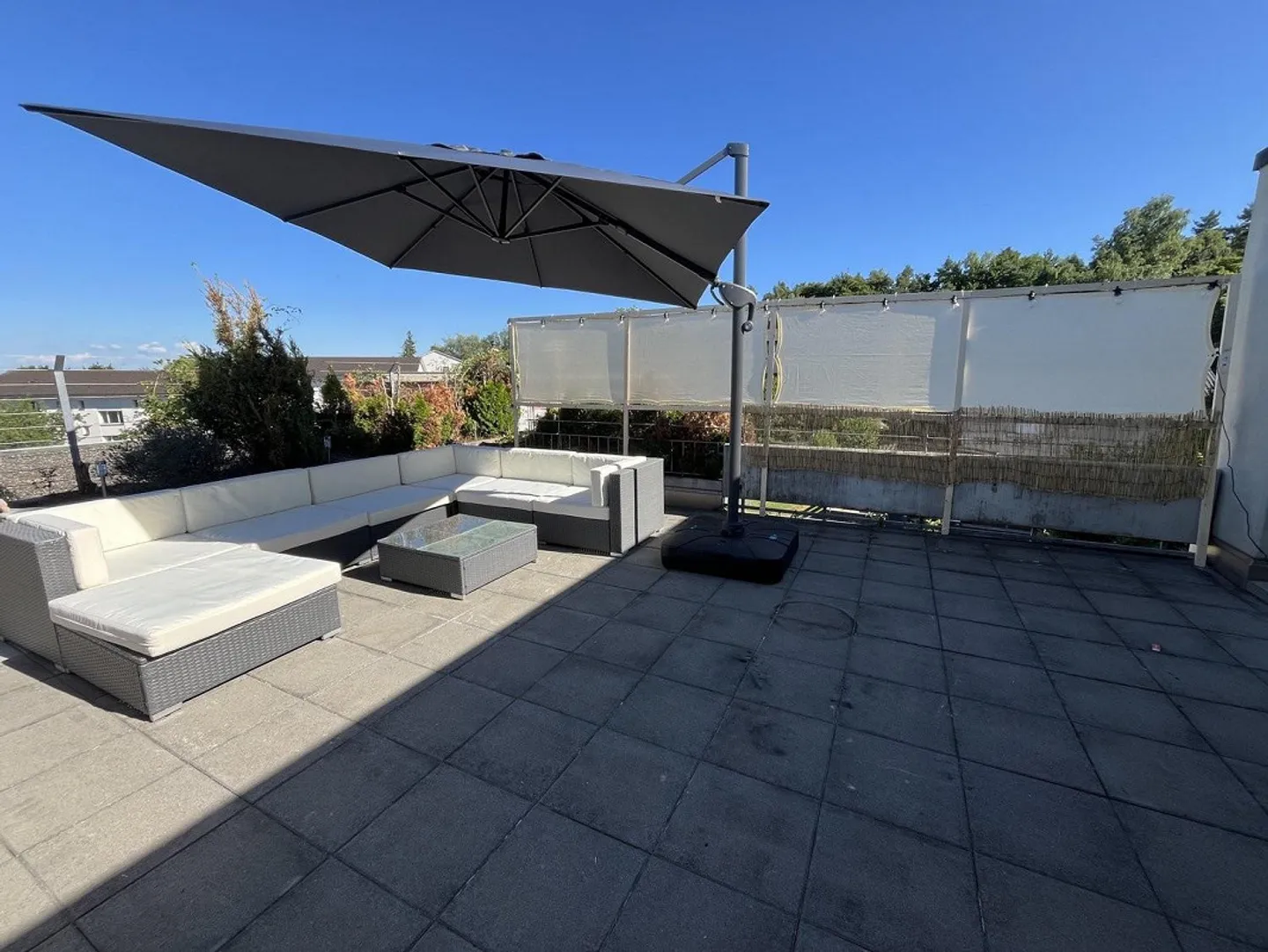 4.5-room penthouse apartment (104 m²) with large terrace - Photo 11 of 12
