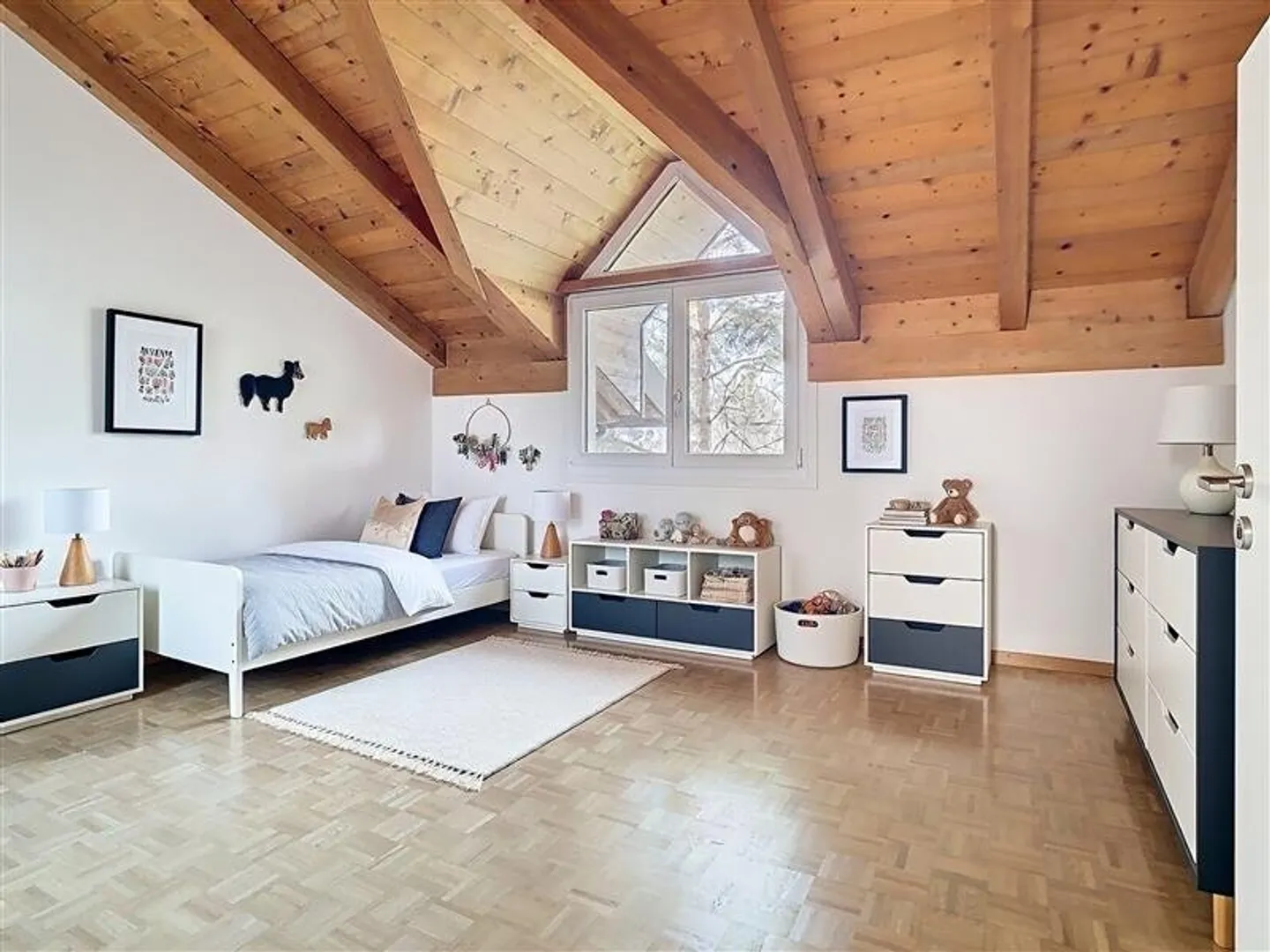 Charming Apartment - Photo 2 of 13