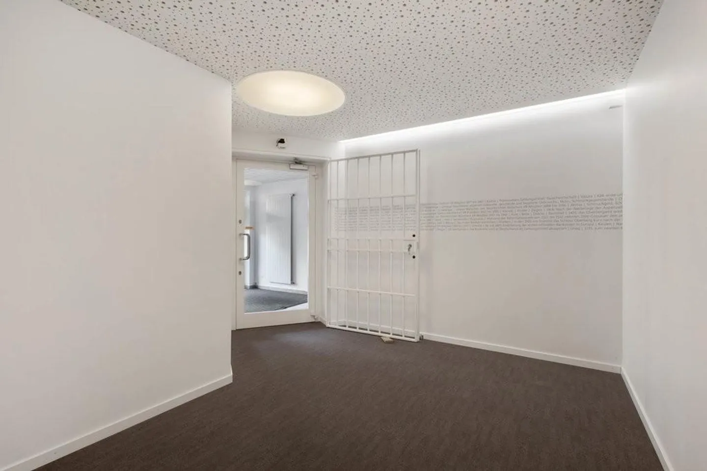 Office/Commercial space in an attractive location with a safe room in Gossau - Photo 2 of 11