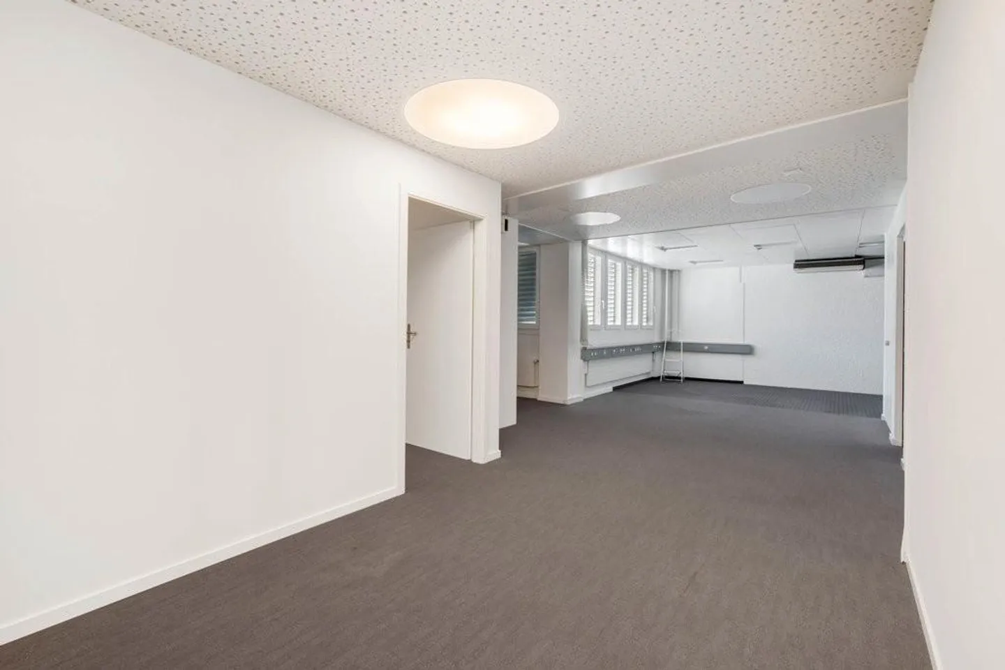 Office/Commercial space in an attractive location with a safe room in Gossau - Photo 3 of 11