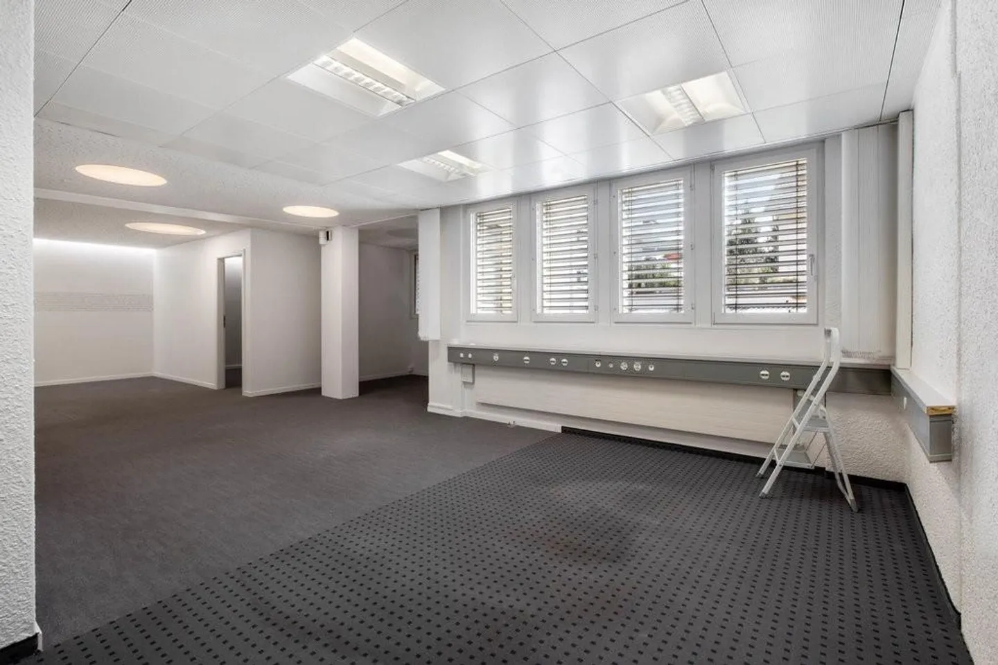 Office/Commercial space in an attractive location with a safe room in Gossau - Photo 5 of 11