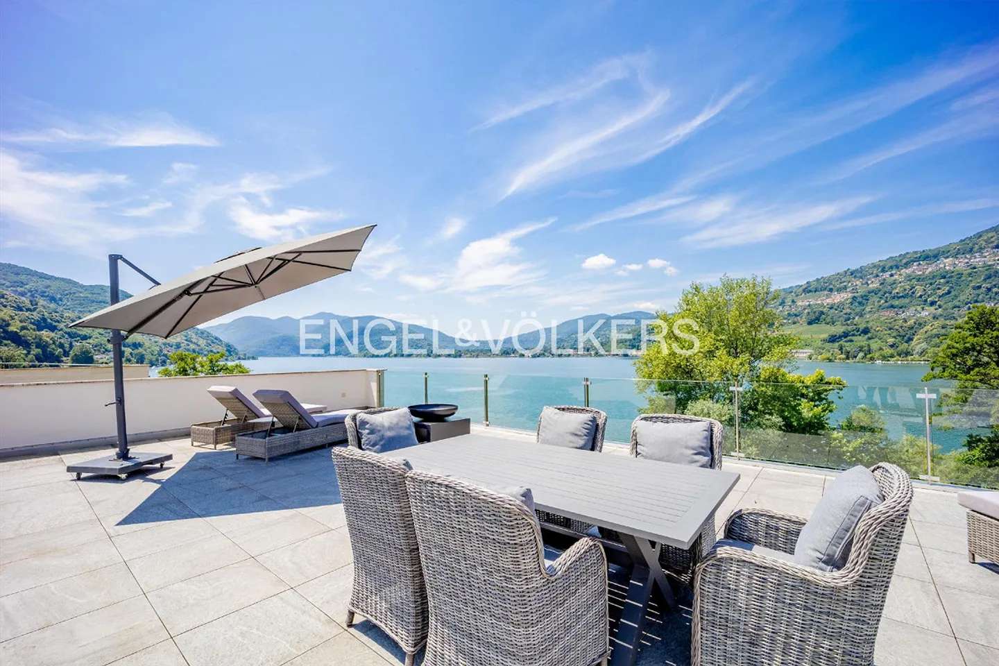 Appartamento attico prestigioso con vista sul lago e terrazza sul tetto - Foto 1 di 15
