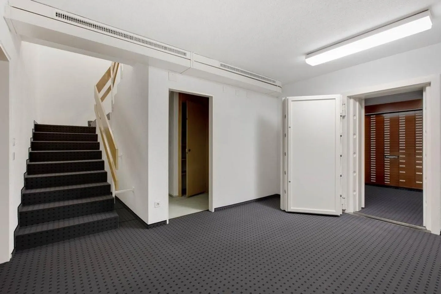 Office/Commercial space in an attractive location with a safe room in Gossau - Photo 7 of 11