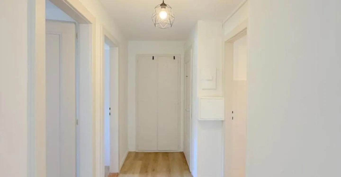 Renovated Attic Apartment - Photo 7 of 10