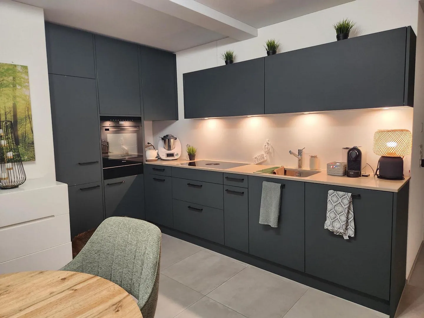 Moderne, grosse 3.5 Zimmer-Wohnung im Zentrum von Schwyz - Foto 4 di 10