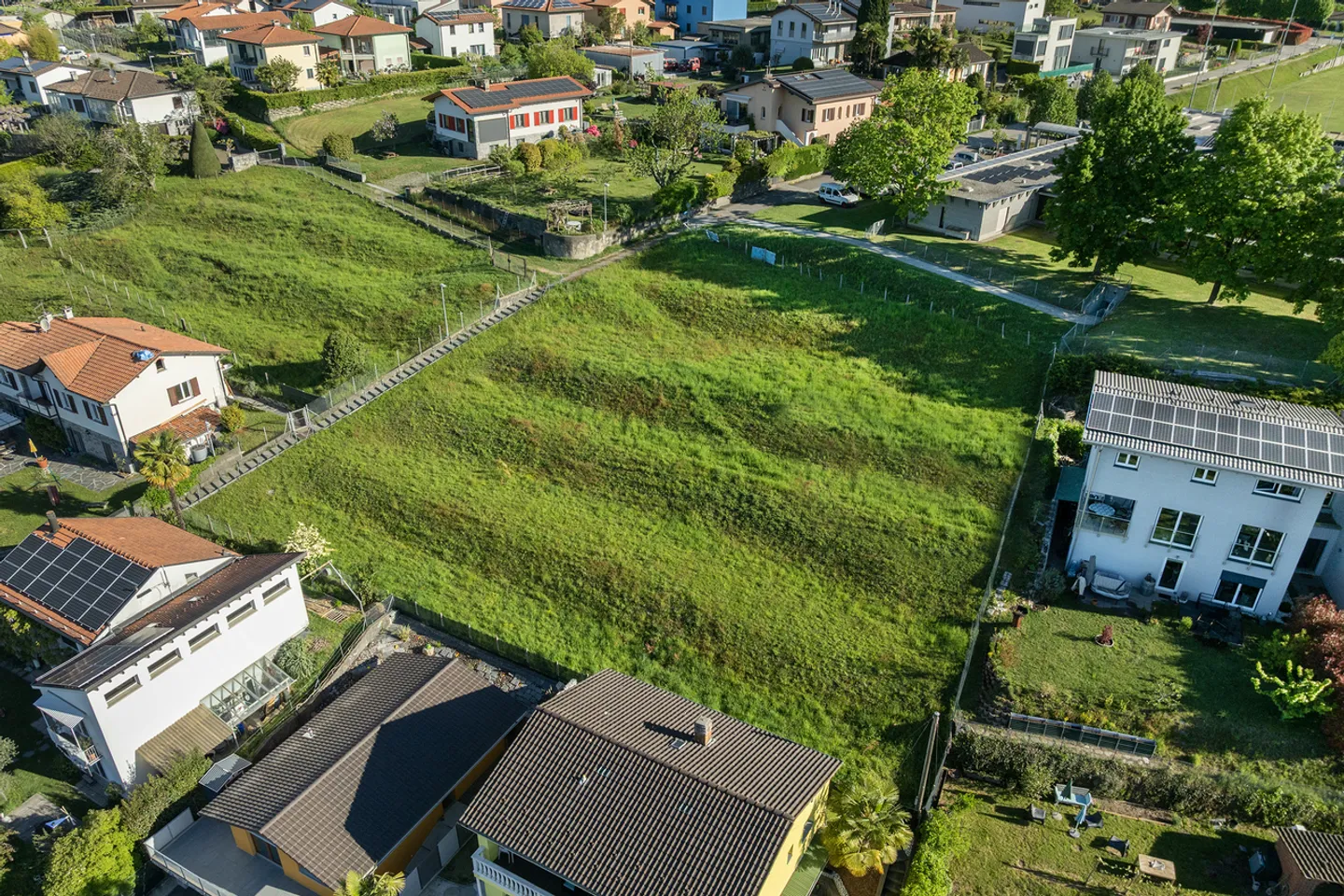 Terrain constructible disponible dans un emplacement privilégié - Photo 1 sur 4