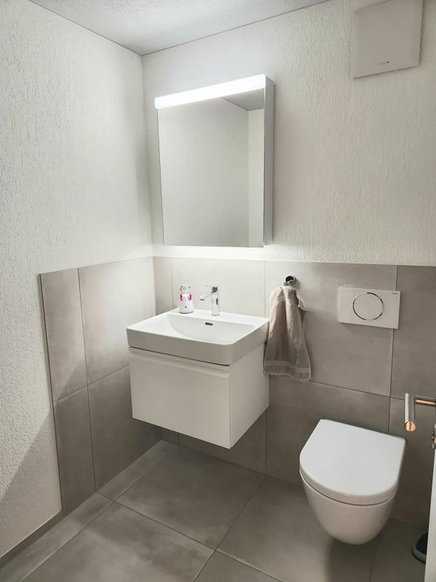 Moderne, grosse 3.5 Zimmer-Wohnung im Zentrum von Schwyz - Foto 10 di 10