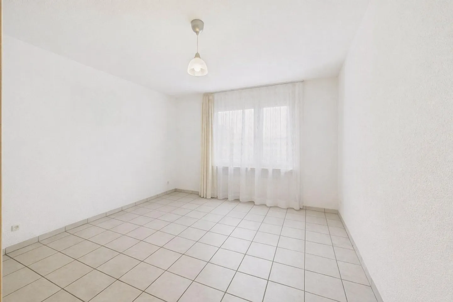 Appartamento moderno di 3,5 stanze con sole pomeridiano e garage sotterraneo - Foto 5 di 10