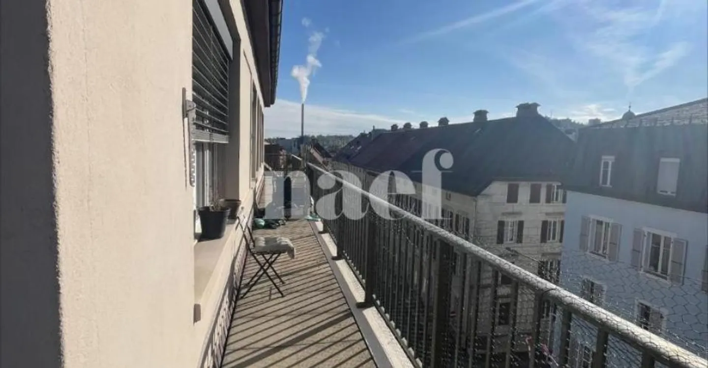 Superbo appartamento luminoso di 3 stanze con un lungo balcone a "L" - Foto 8 di 9