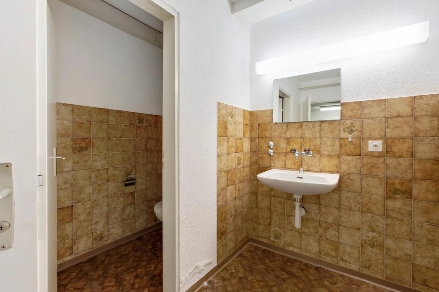 Office/Commercial space in an attractive location with a safe room in Gossau - Photo 8 of 11