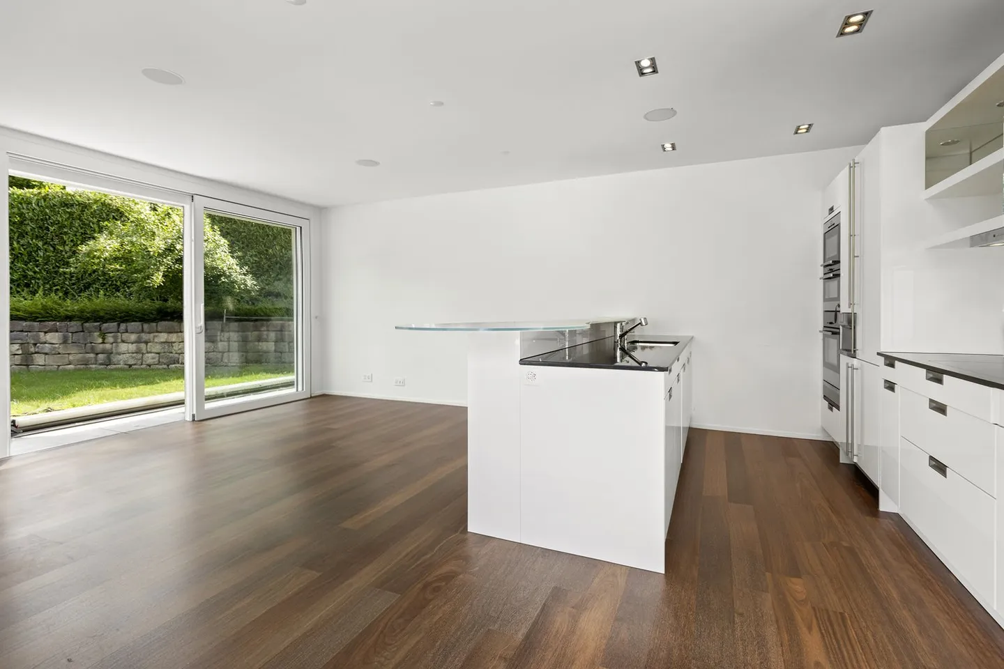 Unique 4.5-Room Penthouse Apartment with Stunning Lake View, Sun Terrace and Private Pool Area - Photo 7 of 8