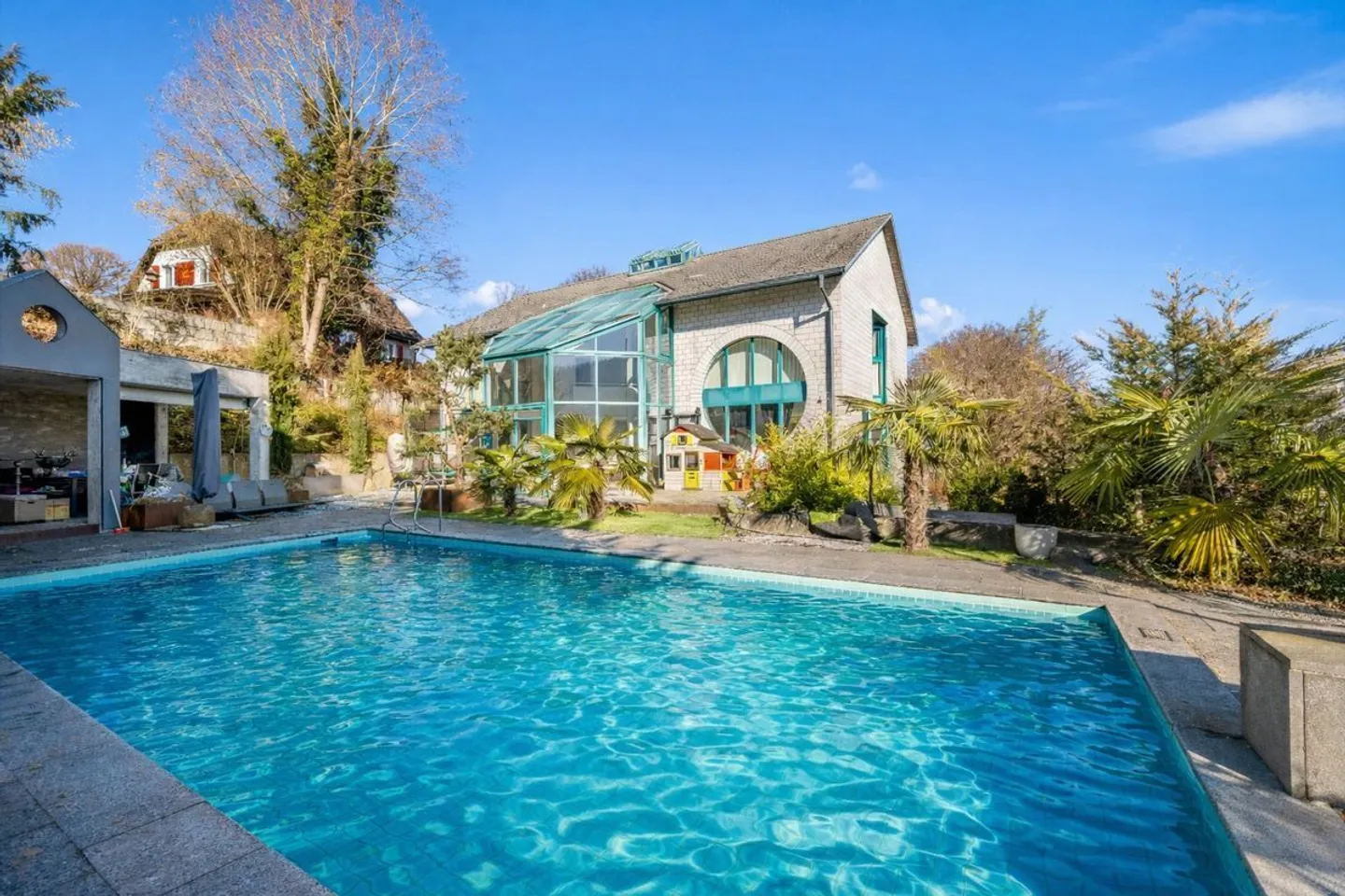 VILLA ESCLUSIVA CON PISCINA | 285 m² DI SUPERFICIE ABITABILE | 1'058 m² DI TERRENO - Foto 1 di 13