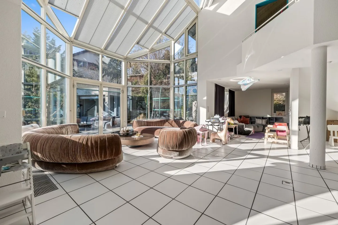 VILLA ESCLUSIVA CON PISCINA | 285 m² DI SUPERFICIE ABITABILE | 1'058 m² DI TERRENO - Foto 2 di 13