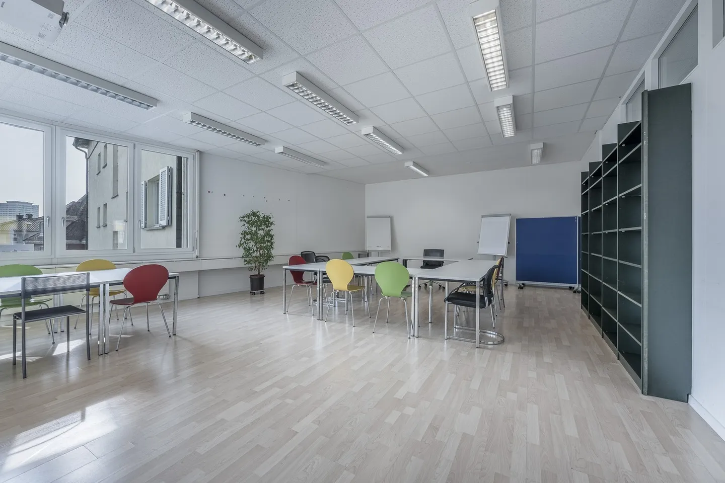 Office space for rent - Photo 2 of 12