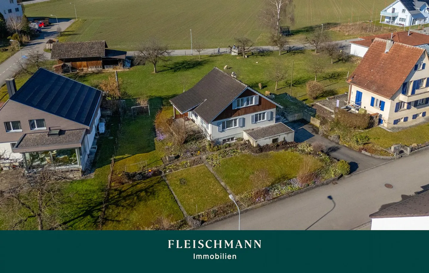 Maison individuelle compacte avec grand jardin - Photo 1 sur 16