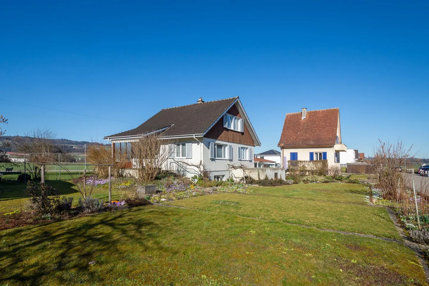 Maison individuelle compacte avec grand jardin - Photo 3 sur 16