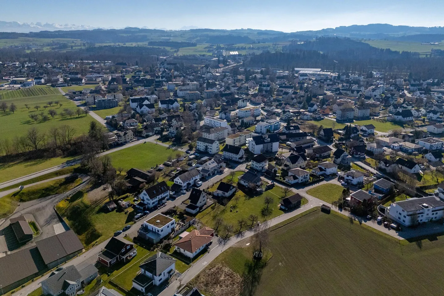 Maison individuelle compacte avec grand jardin - Photo 15 sur 16