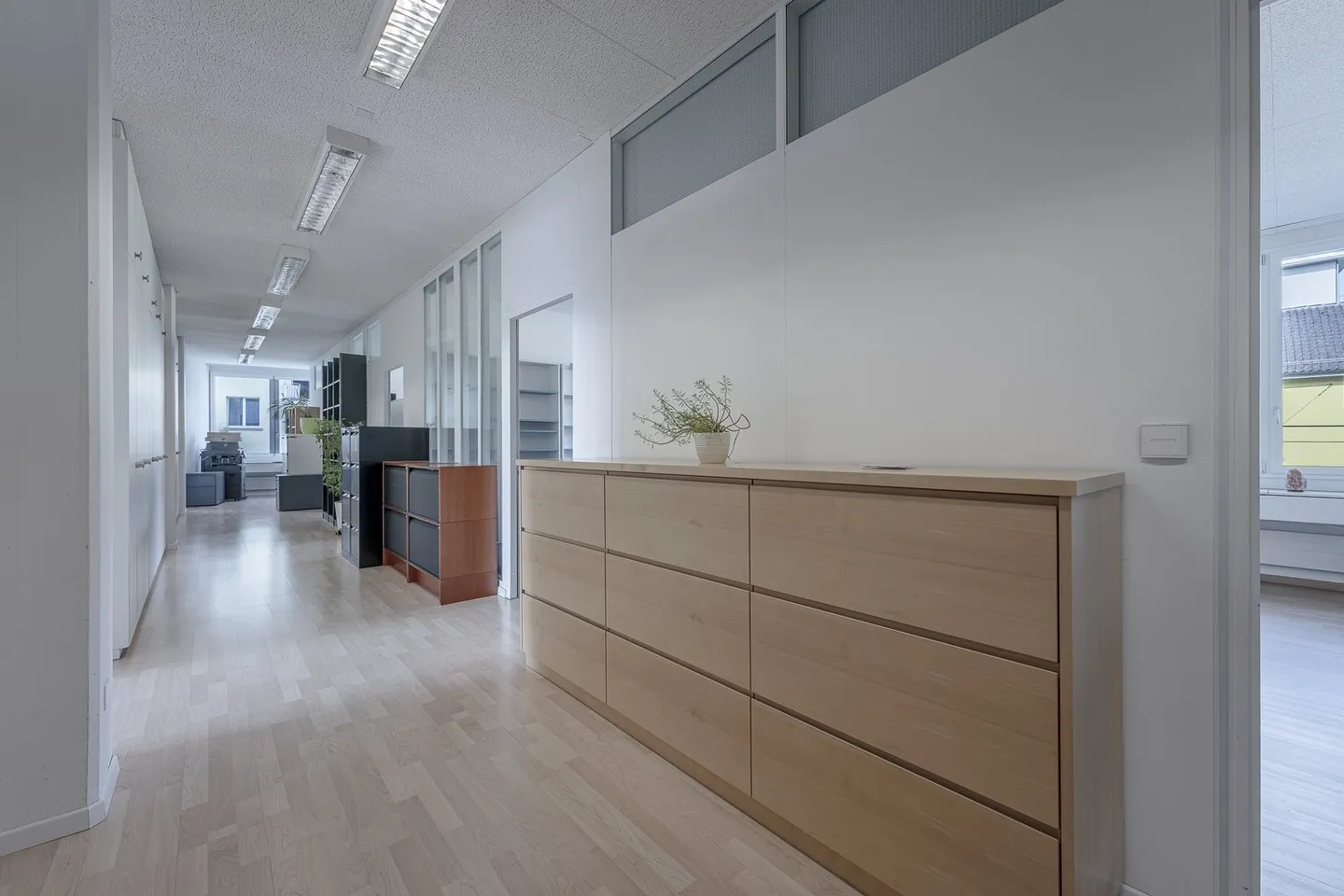 Office space for rent - Photo 7 of 12