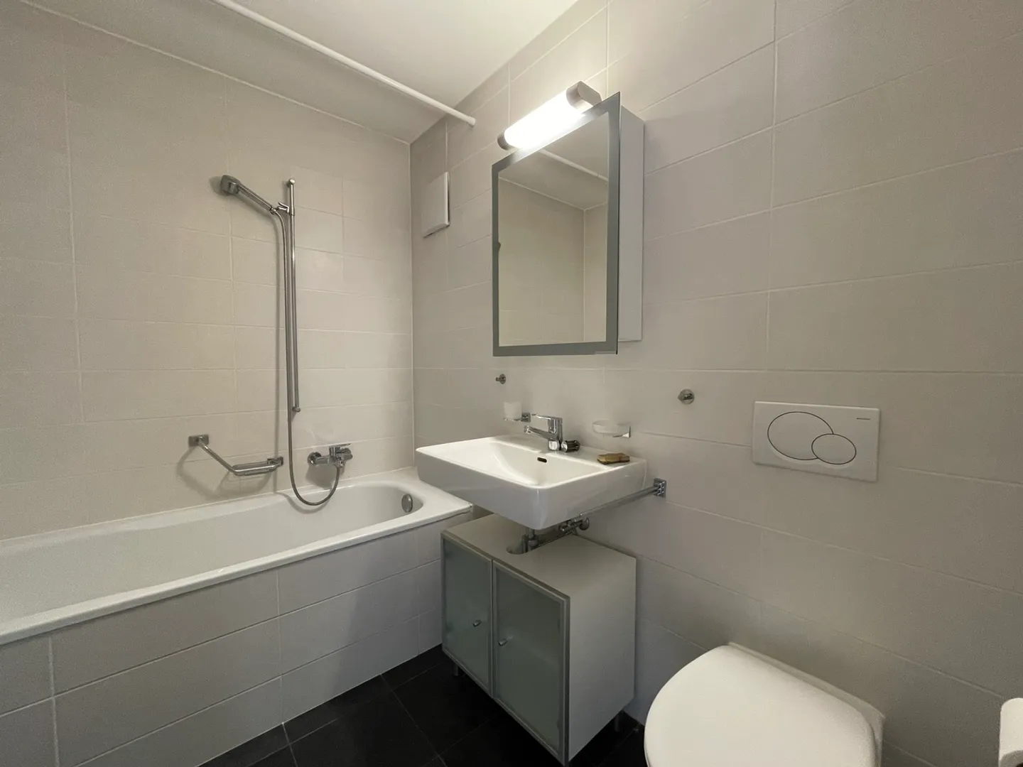 2.5-room apartment on the ground floor with terrace and garden - Photo 5 of 8