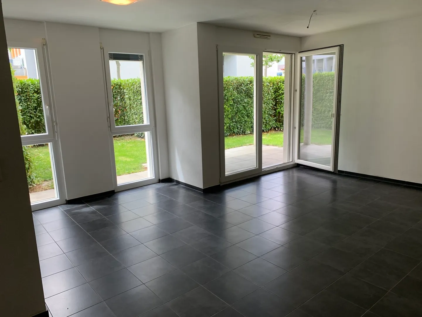 2.5-room apartment on the ground floor with terrace and garden - Photo 3 of 8