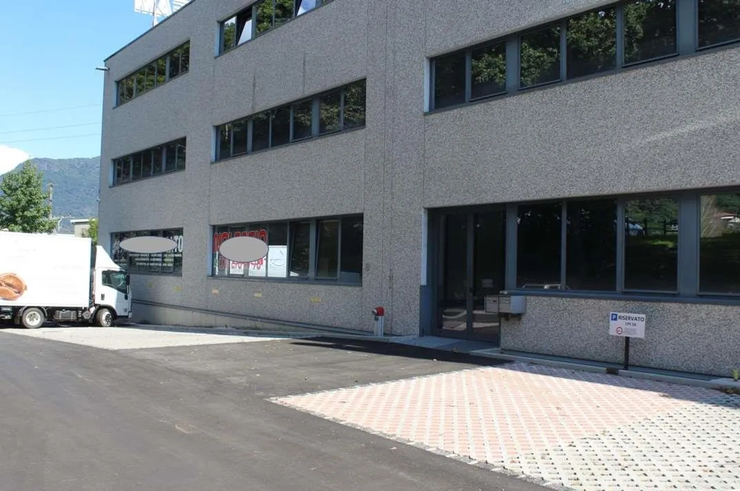 GRAVESANO: HELLER GEWERBLICHER HANDWERKSBÜRORAUM - Foto 1 von 6