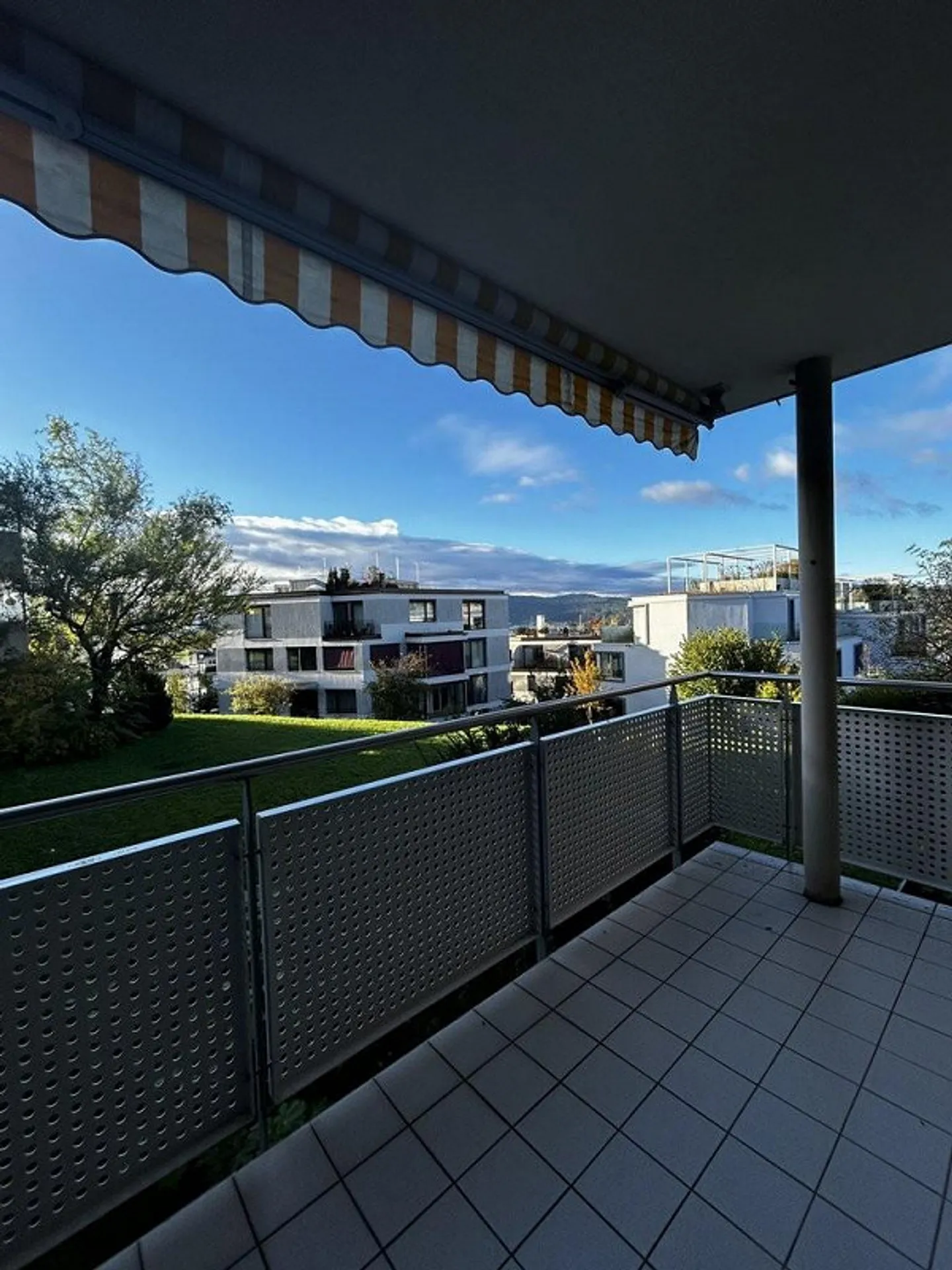 Charming apartment in the green - Photo 2 of 8