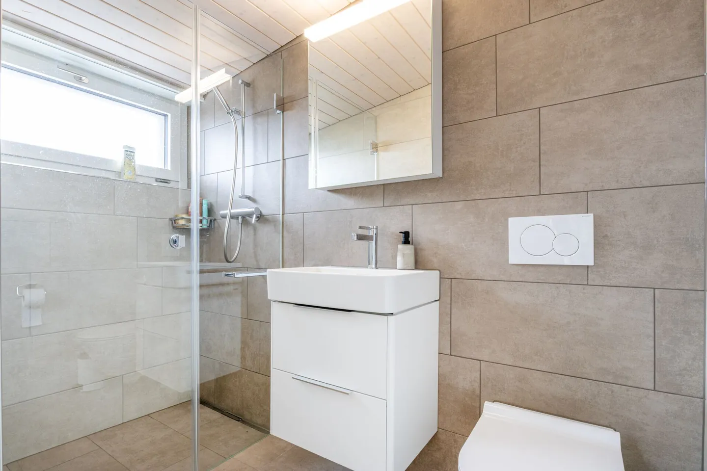 Modern 7.5-room terraced family house directly at the nature reserve Töss - Photo 15 of 26