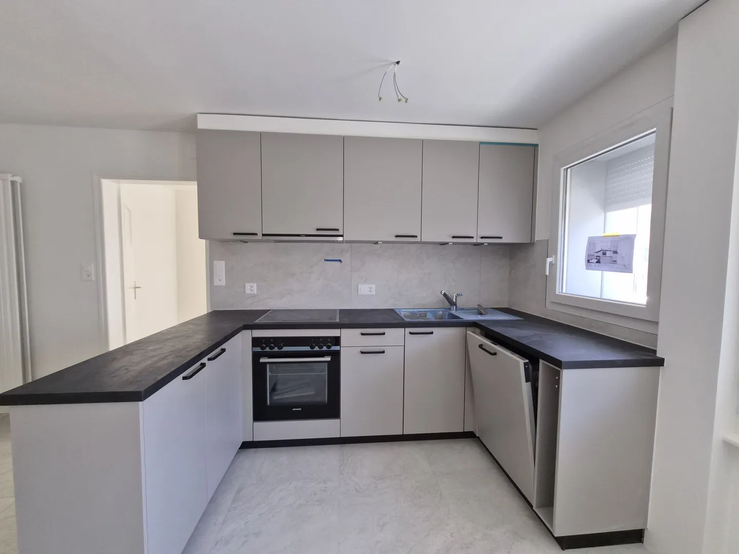 Fully renovated! 2.5 rooms on the upper ground floor - Photo 2 of 9