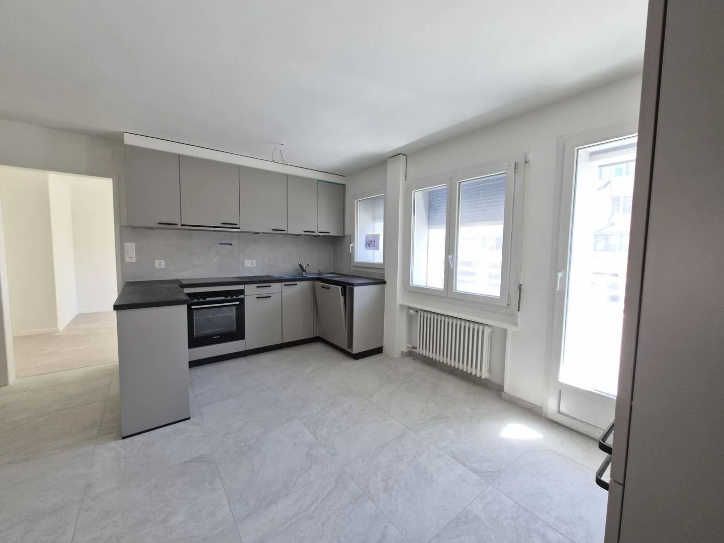 Fully renovated! 2.5 rooms on the upper ground floor - Photo 3 of 9