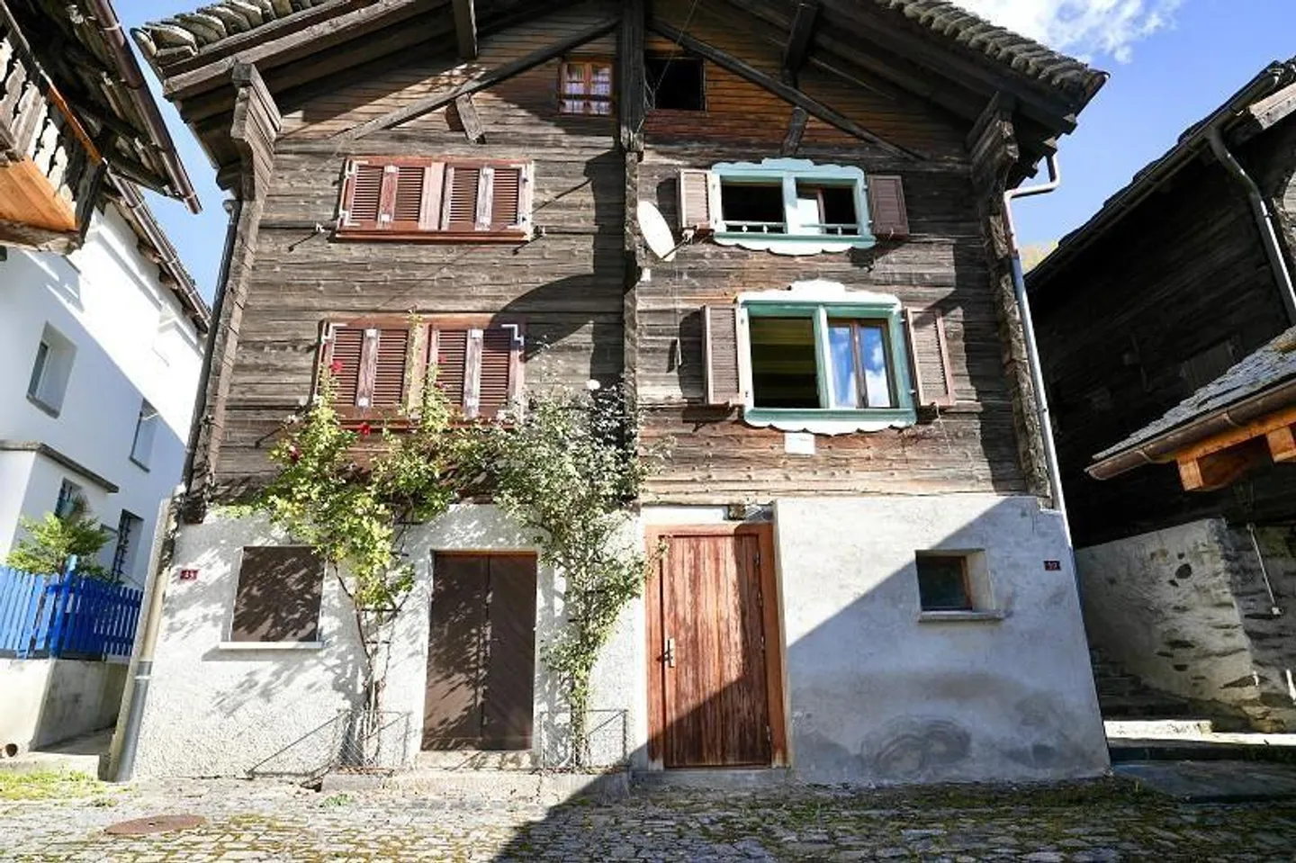 4-room house section in a very quiet, sunny location with a view - Photo 1 of 17