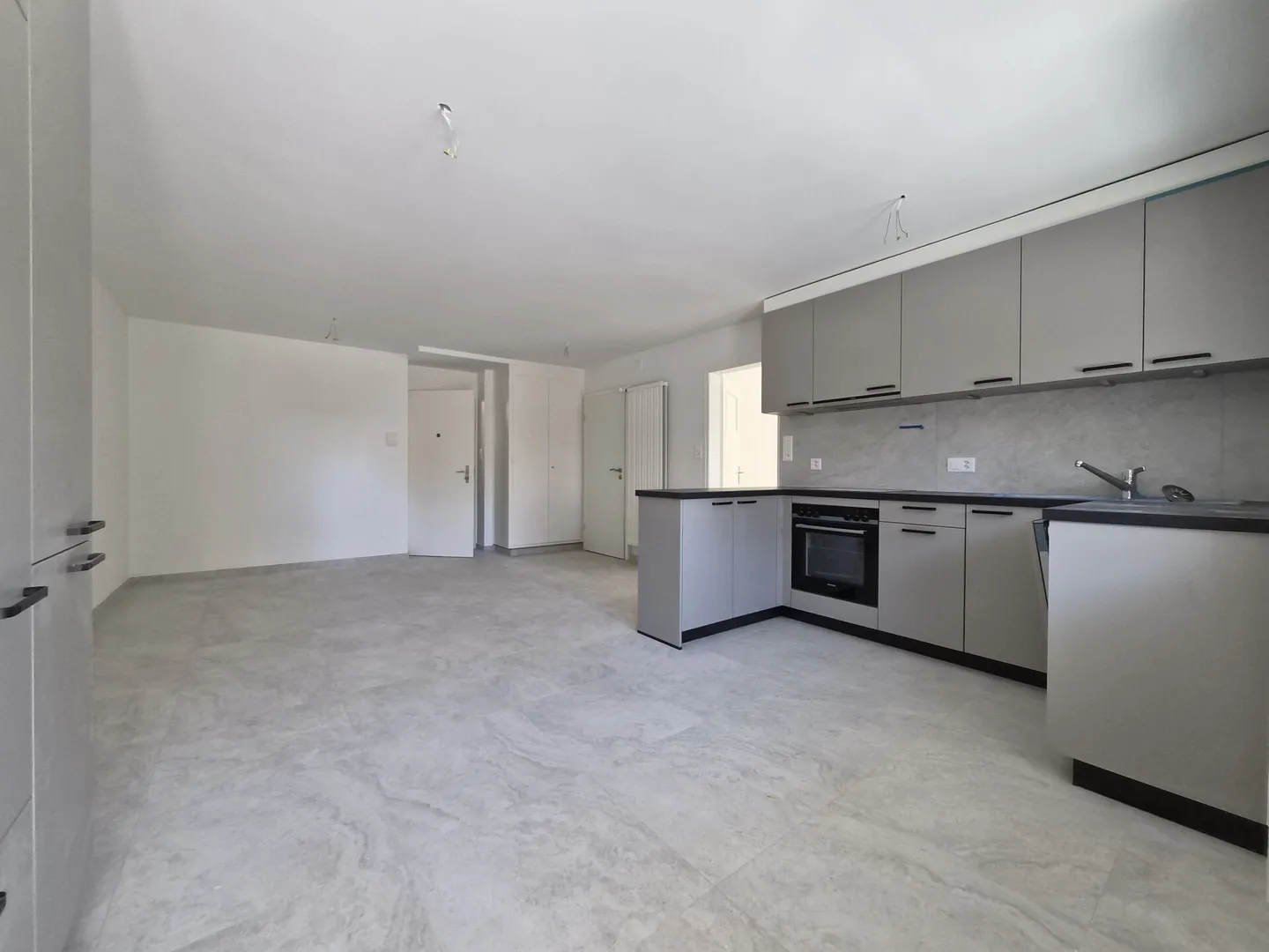 Fully renovated! 2.5 rooms on the upper ground floor - Photo 4 of 9