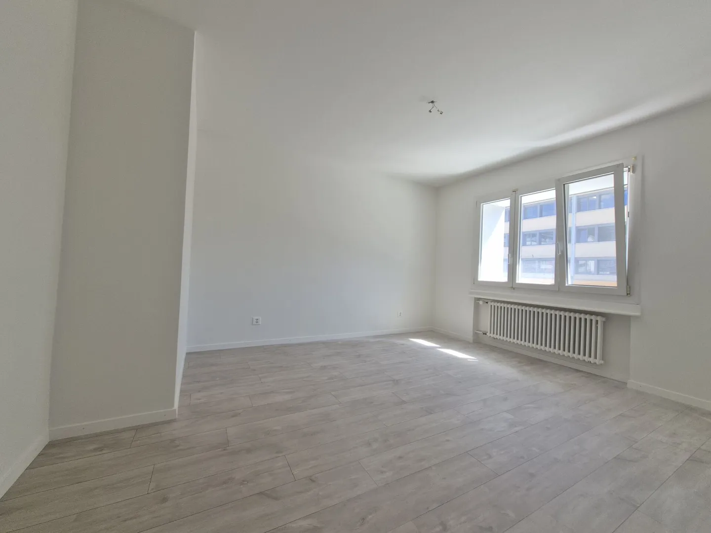 Fully renovated! 2.5 rooms on the upper ground floor - Photo 8 of 9
