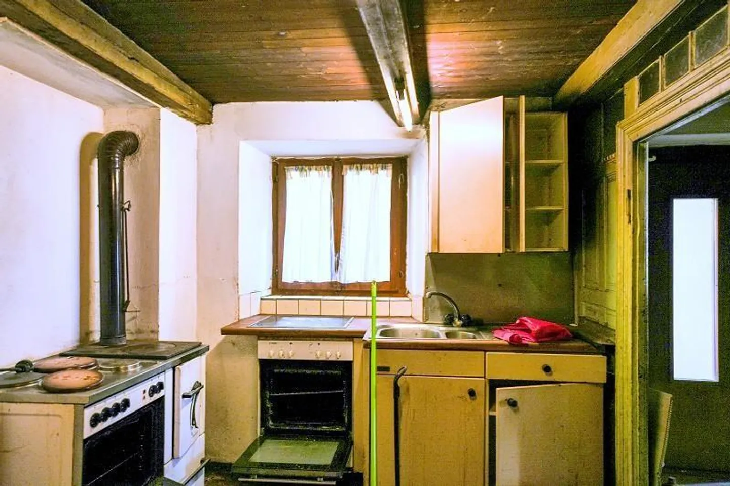 4-room house section in a very quiet, sunny location with a view - Photo 3 of 17