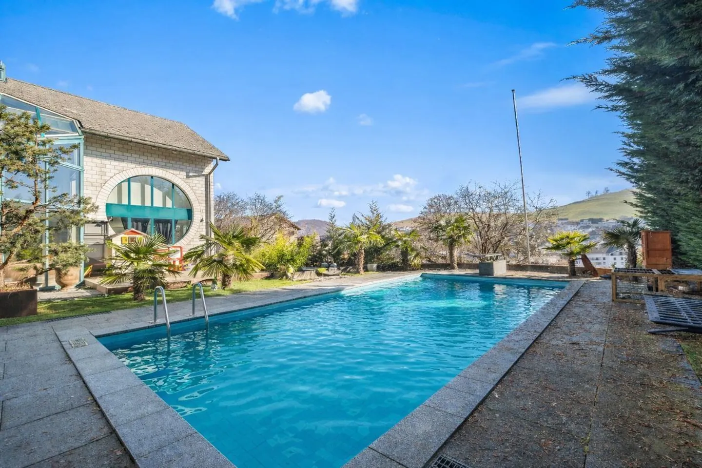 VILLA ESCLUSIVA CON PISCINA | 285 m² DI SUPERFICIE ABITABILE | 1'058 m² DI TERRENO - Foto 5 di 13