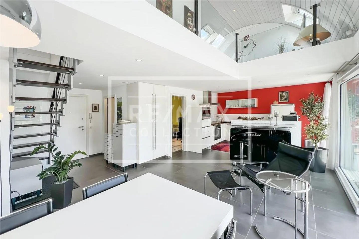 Duplex on the top floor - Photo 6 of 13