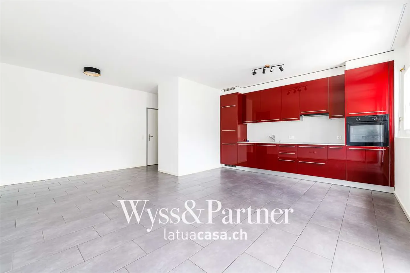 Ascona - Bright 3.5 rooms with large balcony and included parking - Photo 1 of 12