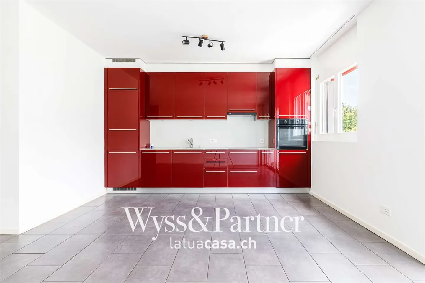 Ascona - Bright 3.5 rooms with large balcony and included parking - Photo 4 of 12