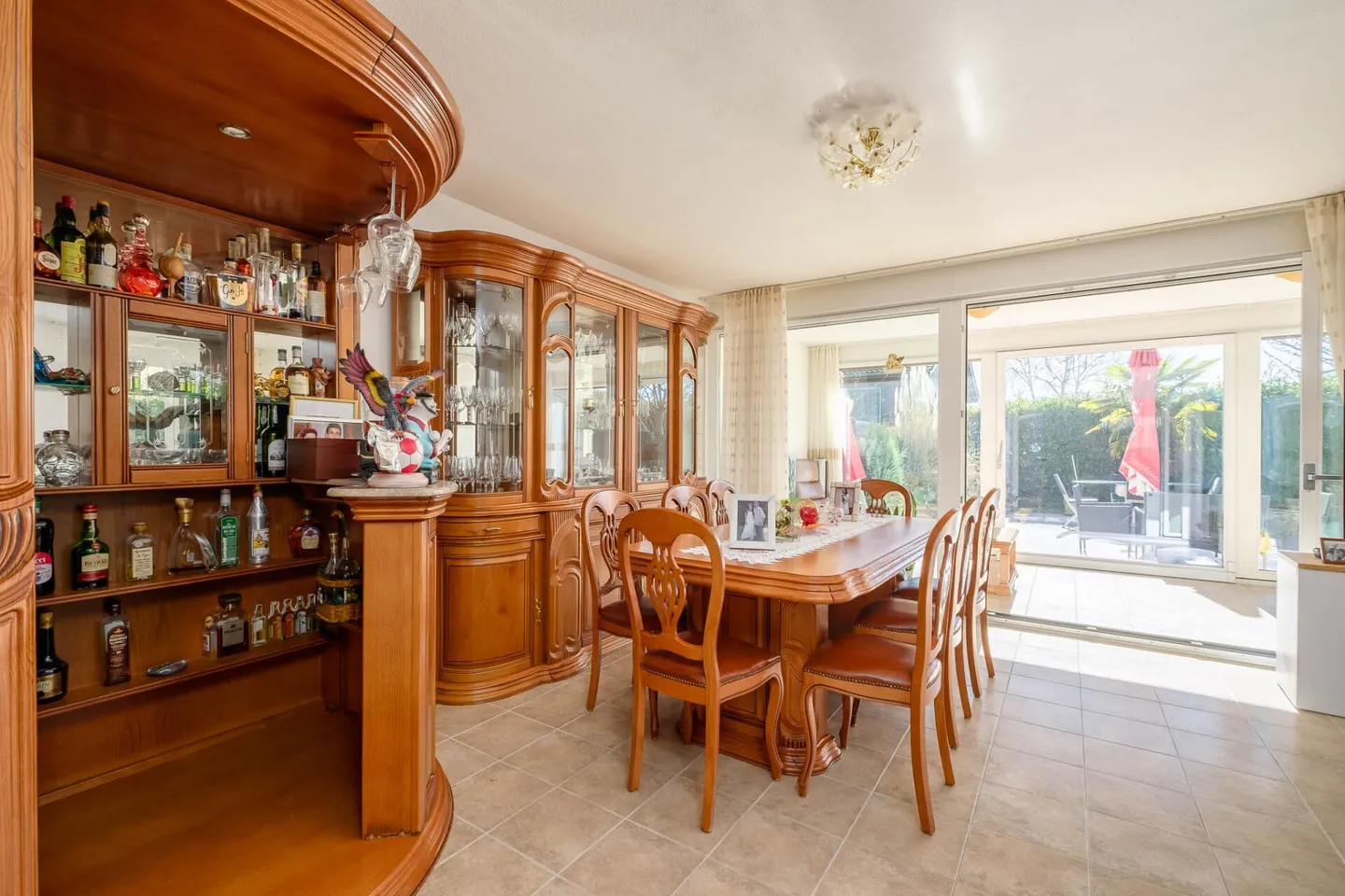 Bright corner villa - ideal for family - with magnificent garden - Photo 5 of 9