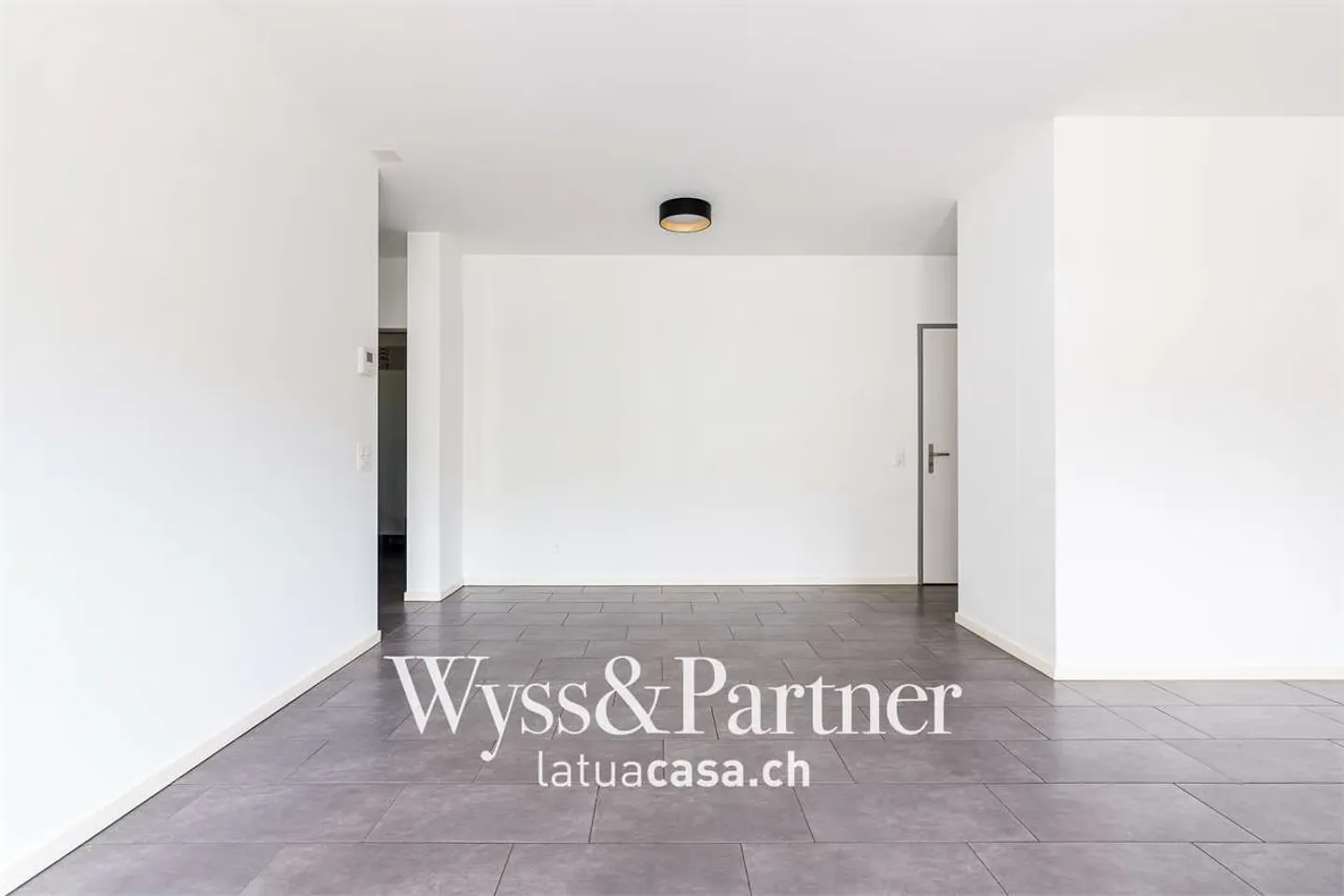 Ascona - Bright 3.5 rooms with large balcony and included parking - Photo 5 of 12